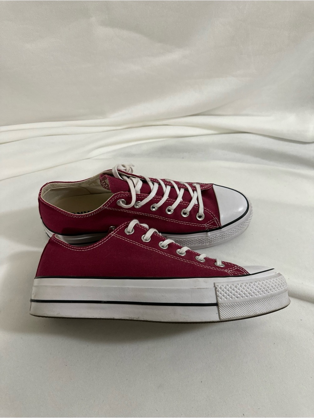 Converse Low-Top  platform Sneakers in Berry